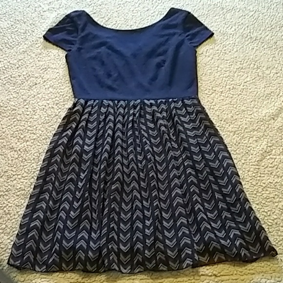 Short Chevron dress - Picture 1 of 3